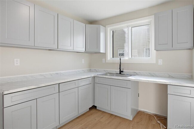 Building Photo - 14615 Winthrop St