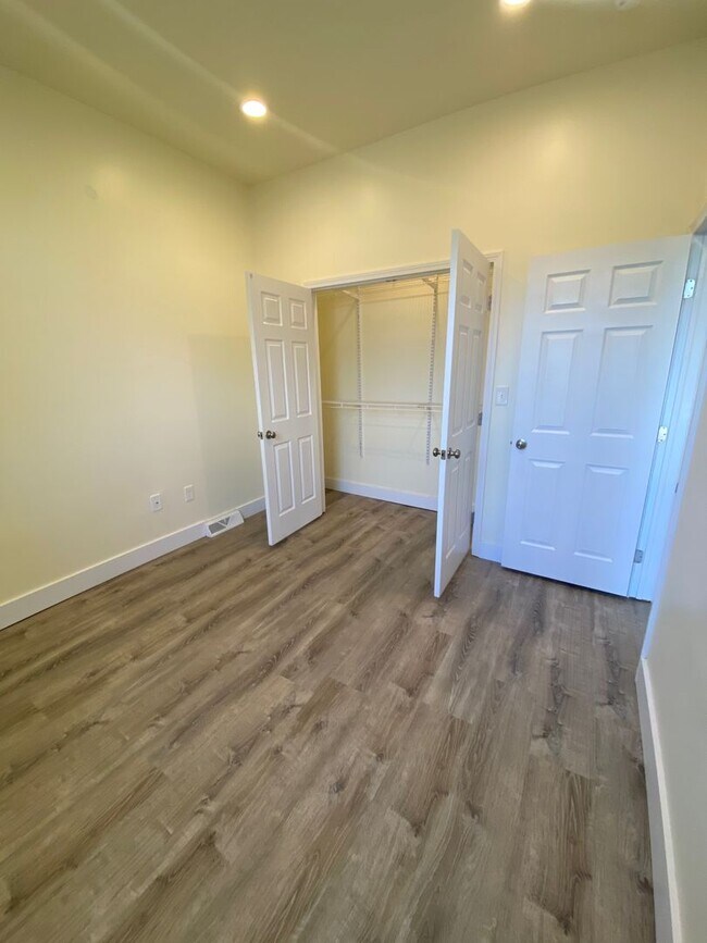 Building Photo - Spacious 1BR apartment