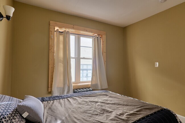 Building Photo - 198 Court St