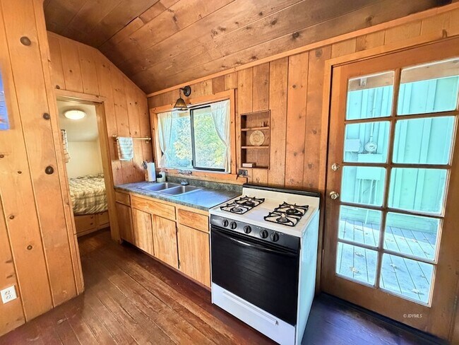 Building Photo - 54059 Montgomery