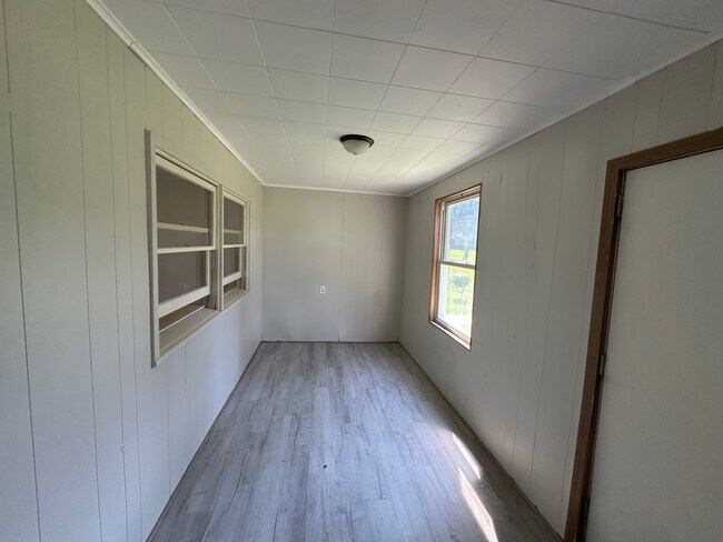 Building Photo - Price drop on this 1 bed/1 bath apartment