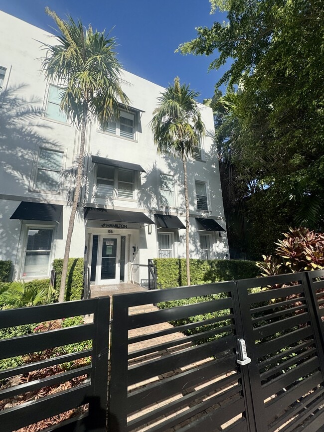 Building Photo - 1521 Lenox Ave.