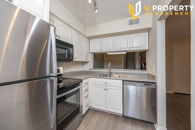Building Photo - Updated Condo with New Vinyl Flooring & Ne...