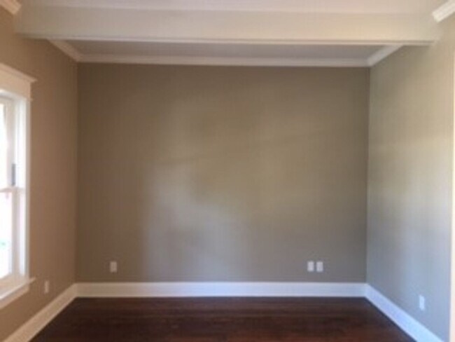 Building Photo - 1127 George St