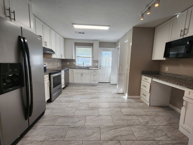 Building Photo - 24 Paige St