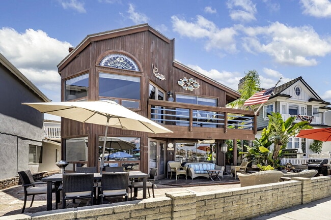 Building Photo - Fully Furnished Island Life Waterfront Ret...