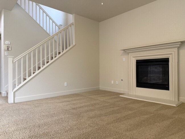 Building Photo - Pleasing 5/2 near college and UC