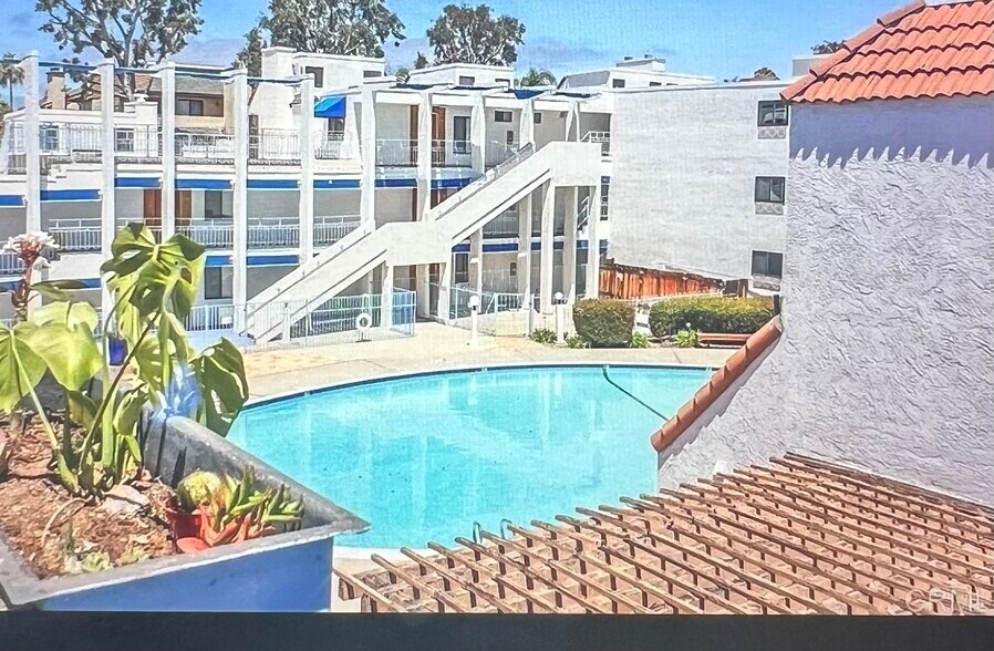 Building Photo - 8332 Regents Rd