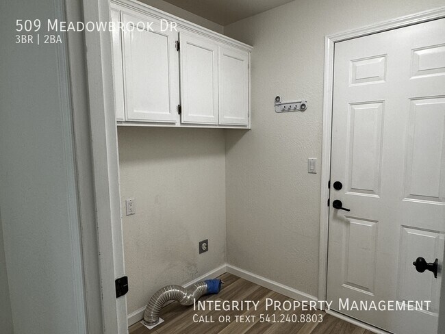 Building Photo - 509 Meadowbrook Dr