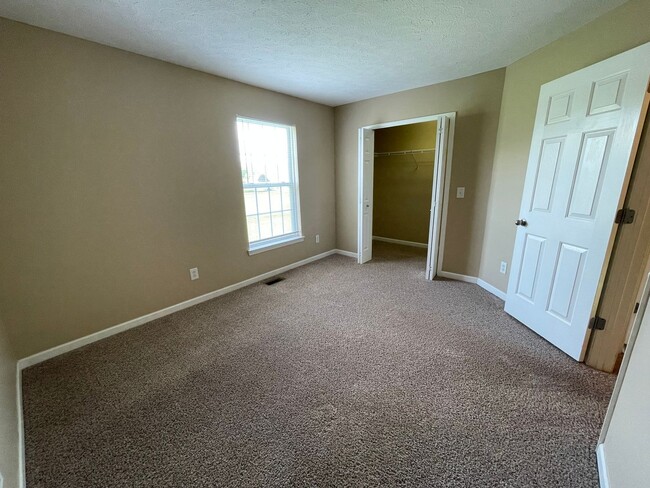 Building Photo - Spring Hill Gem in a Wonderful Location!