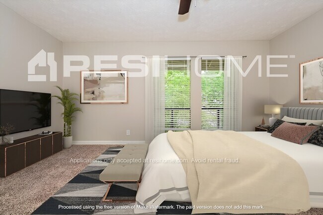Building Photo - 3011 Woodfield Dr