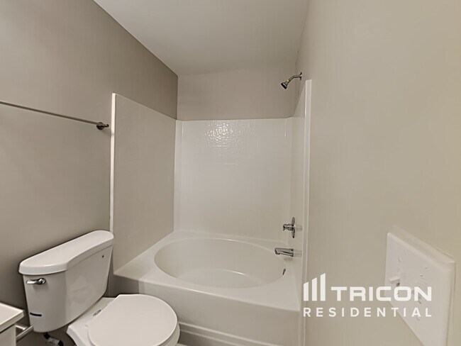 Building Photo - 5434 Peachwood Dr