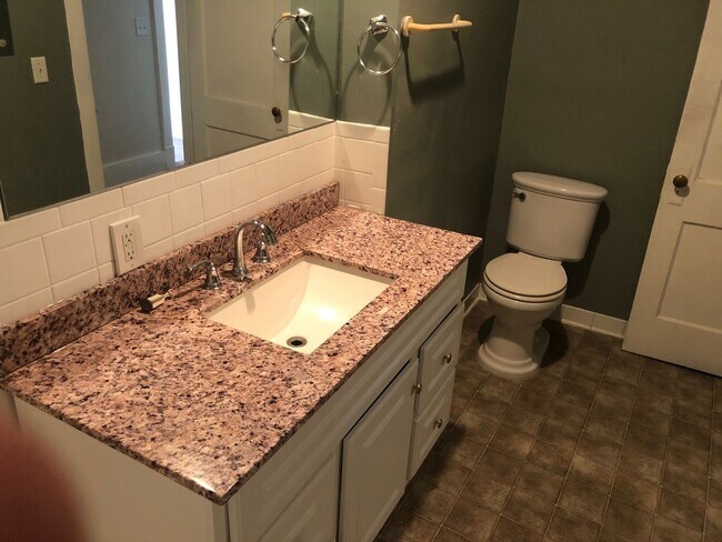 Building Photo - Recently Renovated - Spacious 5 Bedroom, 2...