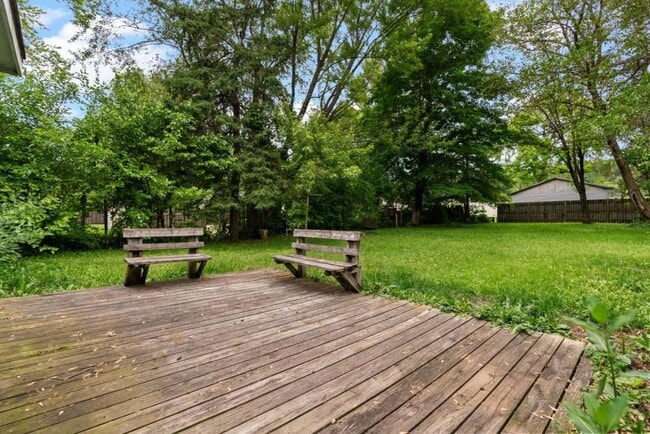 Building Photo - 1210 Blaine Dr