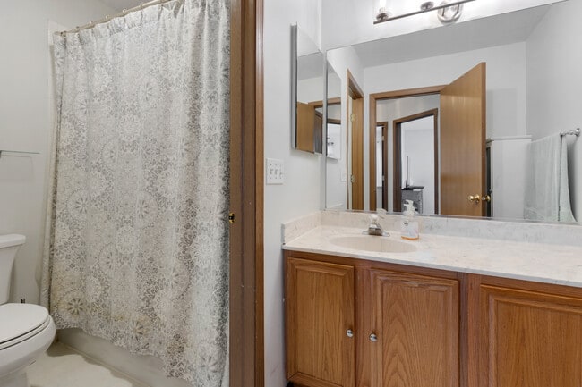 Building Photo - 526 Normandy Ln