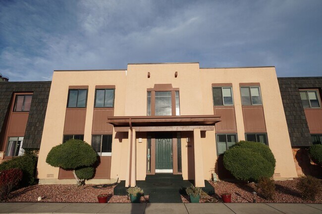 Primary Photo - 2905 Mesa Rd