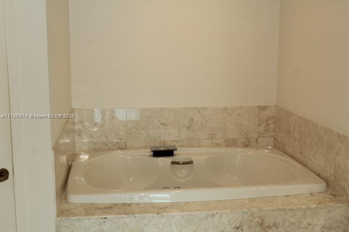 Building Photo - 1331 Brickell Bay Dr