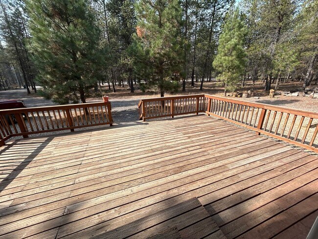 Building Photo - BAT-649