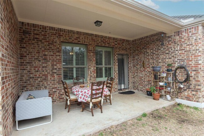 Building Photo - 204 Battleship Dr
