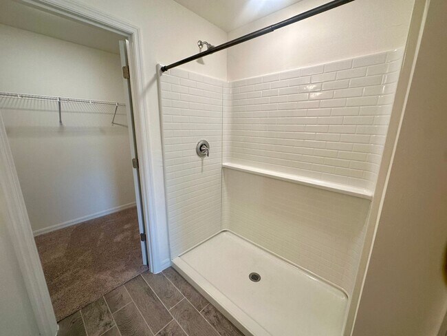 Building Photo - 4 Bedroom -2 Bathrooms NE Cape Coral- City Water (Del Prado & Pine Island)