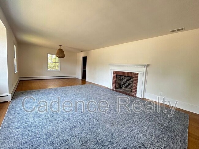 Building Photo - 1607 Azalea Dr