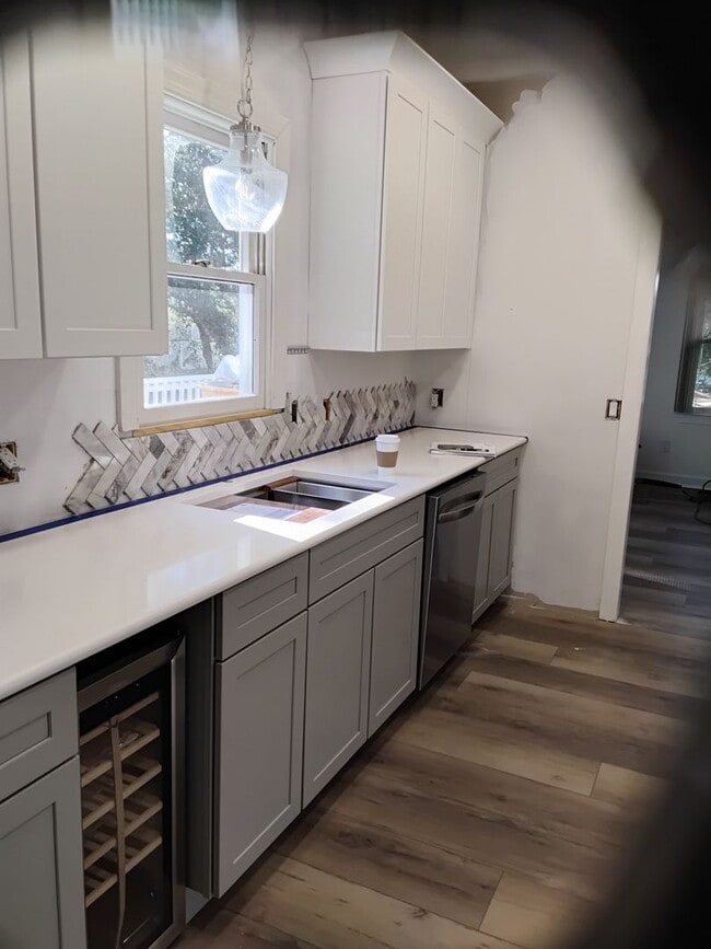 Building Photo - Beautiful remodeled home in Emerald Isle