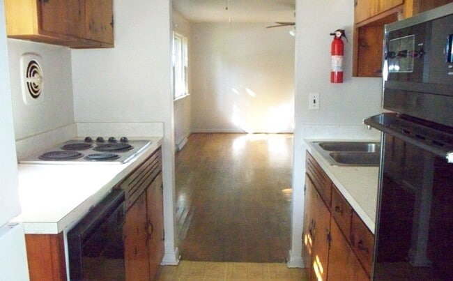 Building Photo - 108 Stratford Ct