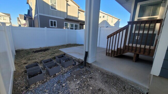 Building Photo - 3 bed 2.5 bath home for Rent. Pet Friendly!