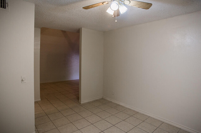 Building Photo - 813 Ranch Rd 12