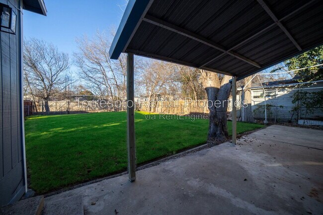 Building Photo - 2731 Menchaca St