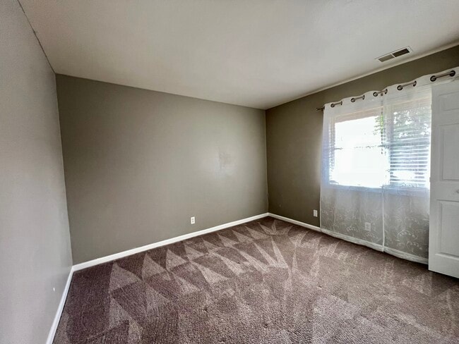 Building Photo - 1875 Tall Oaks Dr