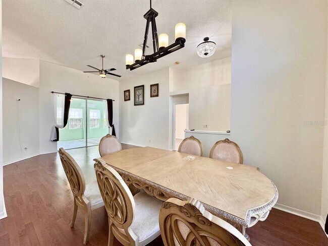 Building Photo - 10028 Oasis Palm Dr