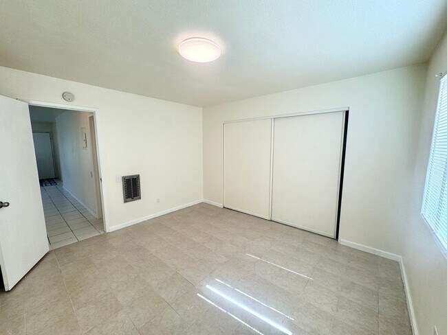 Building Photo - 2589 Hayes Dr