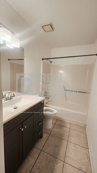 Building Photo - 553 Beauregard Dr