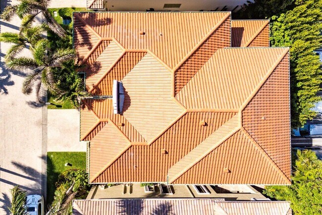Building Photo - 3632 S Ocean Blvd
