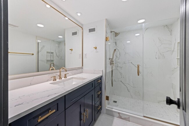 Building Photo - 14 Lockwood Dr