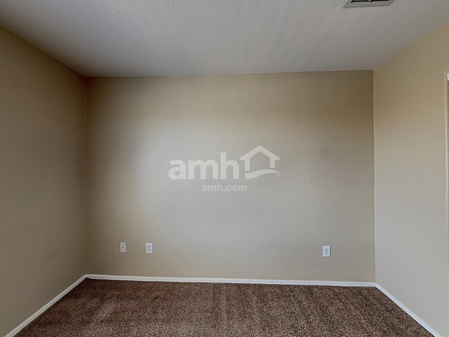 Building Photo - 1115 W Calle Puesta del Sol