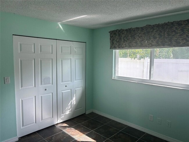 Building Photo - 10845 Del Prado Dr E