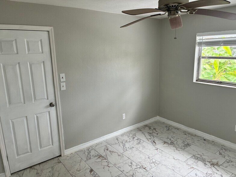 Building Photo - 186 175th Terrace Dr E