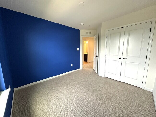 Building Photo - Three-Floor End Unit Townhome in Frederick