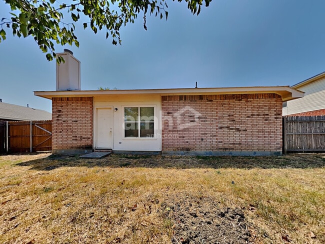 Building Photo - 728 Raven Dr