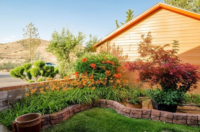 Building Photo - One of a kind Furnished Home with gorgeous back yard!