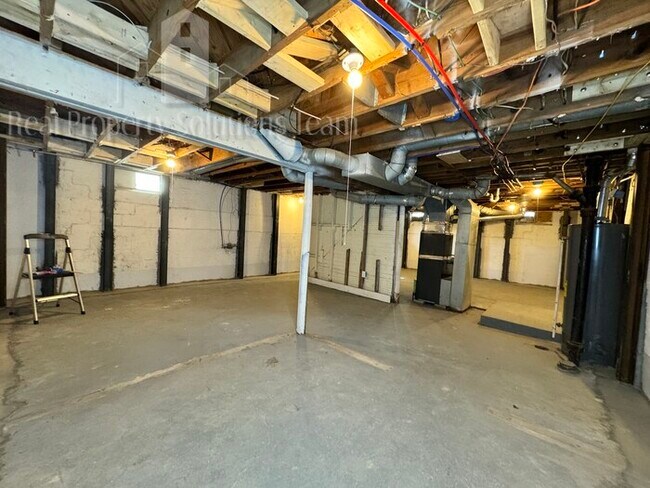 Building Photo - 3374 Eakin Rd