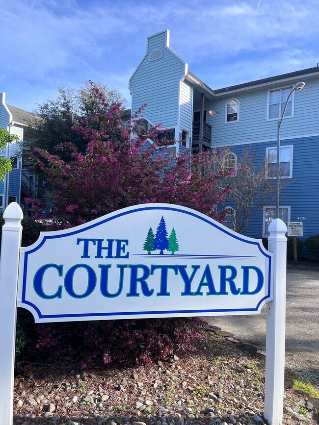 Building Photo - The Courtyard on Wilshire Blvd- 2 BED | 2 ...