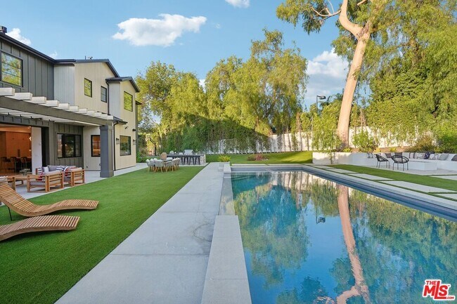 Building Photo - 5124 Calvin Ave