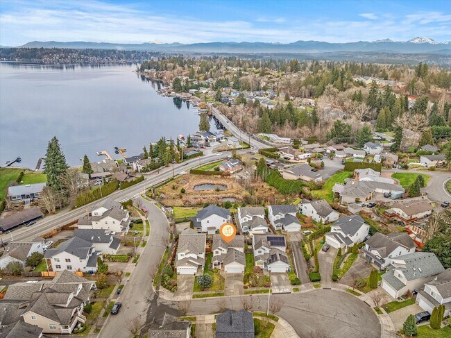 Building Photo - Beautiful 3 bedroom 2.5 bathroom Lake Stevens home!