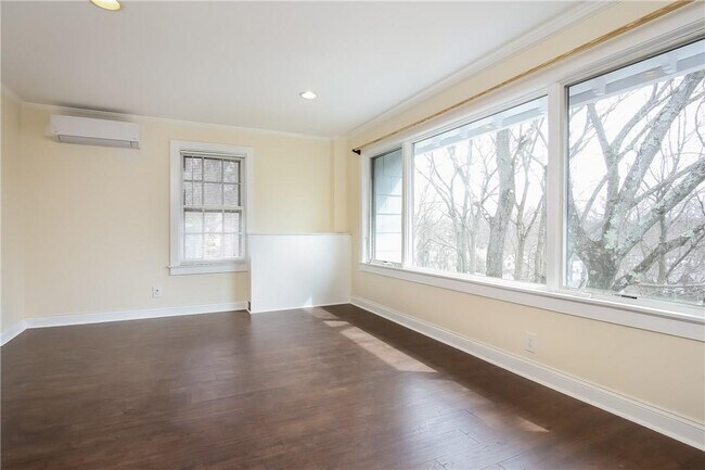 Building Photo - 50 Greenacres Ave