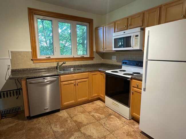 Building Photo - 111 Russett Rd