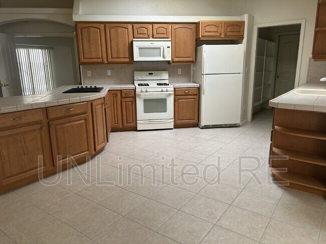 Building Photo - 2290 Interlake Dr