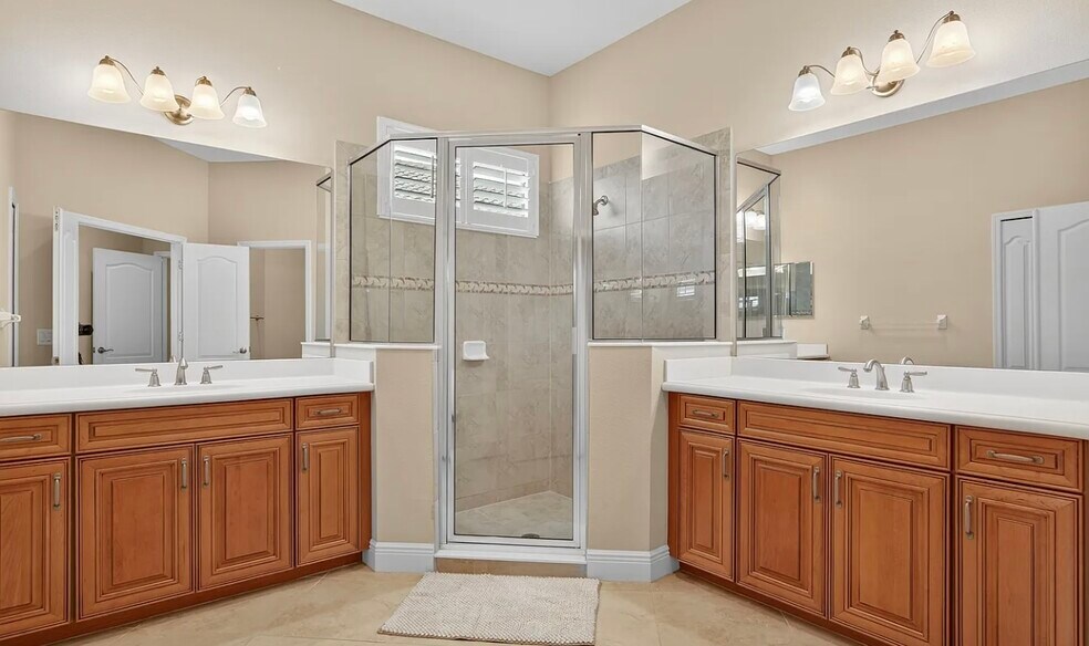 Building Photo - 10812 Trophy Dr